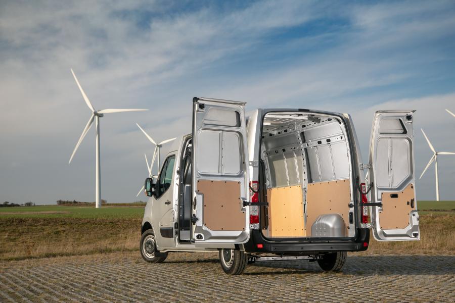  Renault Master Z.E. L2H2 2018 года  (UK) (фото 3 из 15)